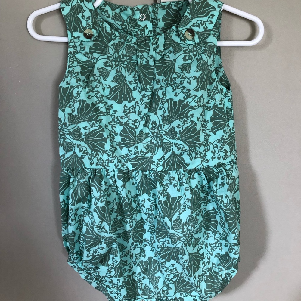 Kate Quinn organics NWOT onesie and bonnet set